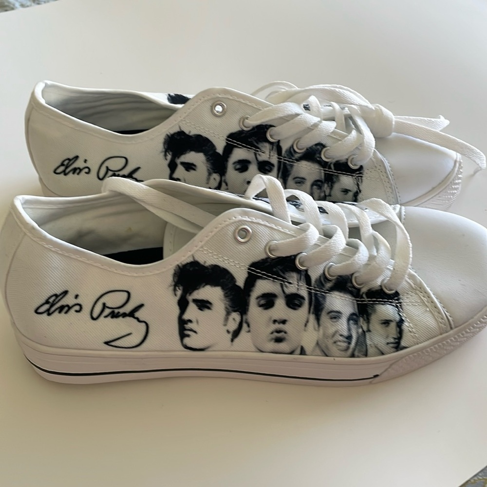 Men’s Low Top Elvis Graphic Sneakers White Canvas Size 9/42